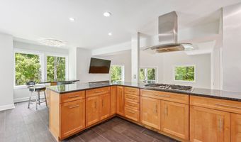 90 Red Hill Rd, Branford, CT 06405