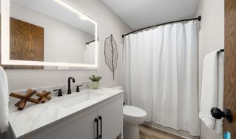 1912 E Sylvan Cir, Brandon, SD 57005