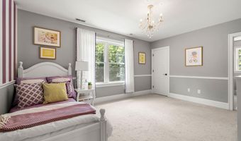 32 Settlers Ct, Bedford, NH 03110