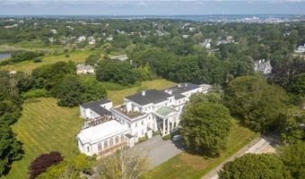 553 Bellevue Ave 14, Newport, RI 02840