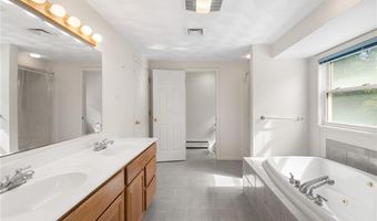 17 Doire Rd, Cumberland, RI 02864