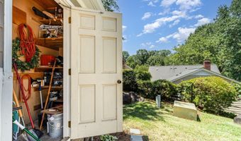 2722 Hillmont Dr, Charlotte, NC 28226