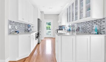 7 Daisy Ln, Coventry, RI 02816