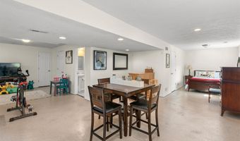 118 21st St SW, Altoona, IA 50009