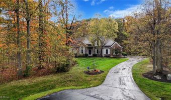 679 DEEP WOODS Dr, Aurora, OH 44202