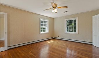 20 Drowne Pkwy, East Providence, RI 02916