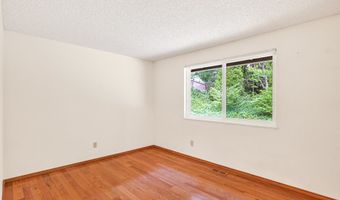 14775 NW OAKHILLS Dr, Beaverton, OR 97006