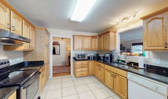 495 Shore Dr, Big Sandy, TN 38221