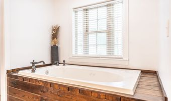 707 Alexander Dr, Aberdeen, NC 28315
