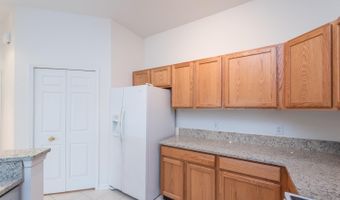 2800 S Knightsbridge Cir, Ann Arbor, MI 48105