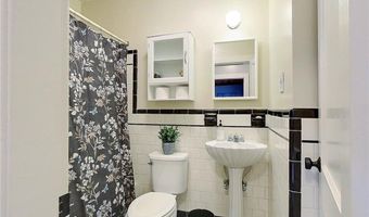 28 Narragansett Ave 1, Newport, RI 02840