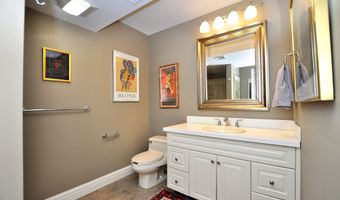 2 Schuyler Ln 2, Bloomfield, CT 06002