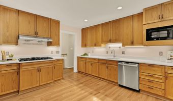 8407 GEORGIAN Way, Annandale, VA 22003
