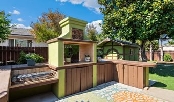 1110 Elmwood Dr, Escondido, CA 92025
