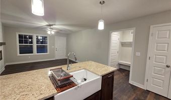 30-32 E 7th St, Adrian, MO 64720