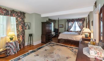 13 Serpentine Dr, Middletown, NJ 07748