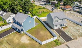 7 Betsey Williams Dr, Warwick, RI 02889