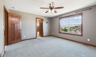 812 S 5th Ave, Brandon, SD 57005