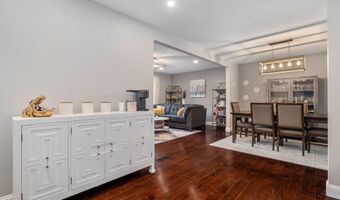 3 Oaks Ct, Albany, NY 12203