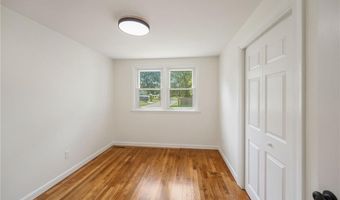 28 Wesleyan Ave, Warwick, RI 02886