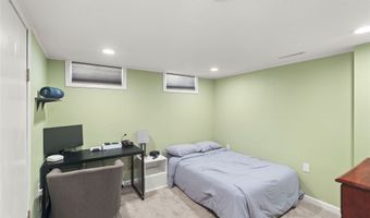 2242 Camelot Ct, Altoona, IA 50009