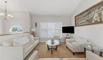 39 Hope Ln, Narragansett, RI 02882