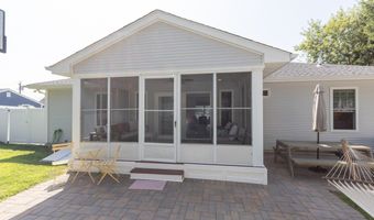 31 Merrill Rd, Clinton, CT 06413