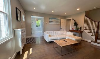 2011 N UPTON St, Arlington, VA 22207