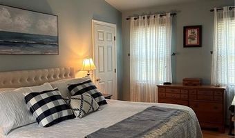 28 Mast Ct, Middletown, RI 02842