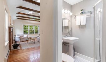 4 Garfield Ave, Bristol, RI 02809
