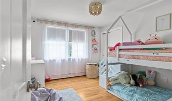 80 PECK Ave, Bristol, RI 02809