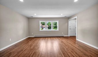 2 Riverview Pl, Cromwell, CT 06416