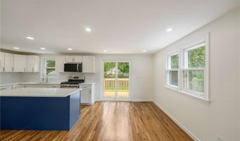 28 Wesleyan Ave, Warwick, RI 02886