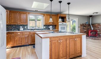 22 JH Dwyer Dr, Middletown, RI 02842