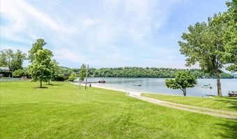 30 S Lake Shore Dr, Brookfield, CT 06804