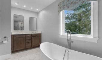 36 Keeher Ave, Newport, RI 02840