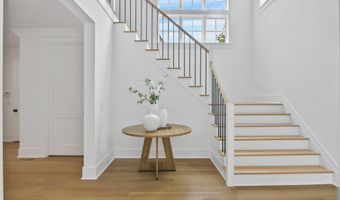 8 Fado Ln, Cos Cob, CT 06807