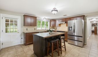 2157 Chamberlain Hwy, Berlin, CT 06037