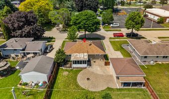 2700 N LILLIAN Ct, Appleton, WI 54911