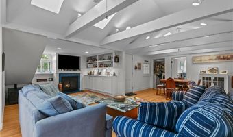 718 Bellevue Ave 5, Newport, RI 02840