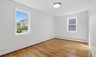 25 Stoneham St, Cranston, RI 02920