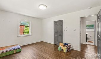 1027 Dresden Dr W, Charlotte, NC 28205