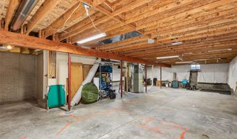 910 NE 45th St, Ankeny, IA 50021