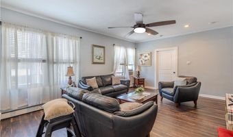 1640 Cranston St, Cranston, RI 02920