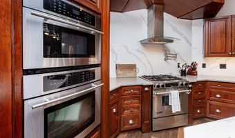 605 Oakwood Pl, Polk City, IA 50226