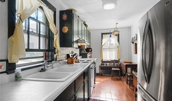 23 Willow St, Newport, RI 02840