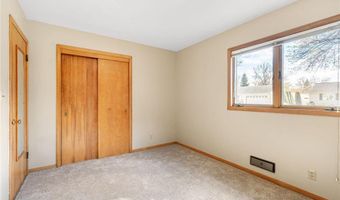 313 Glenn Rd, Albert Lea, MN 56007