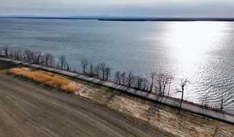39 W Shore Rd, Alburgh, VT 05440