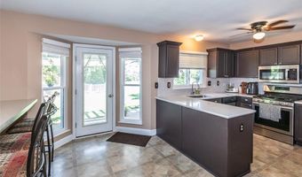 1915 Fox Pointe Dr, Arnold, MO 63010