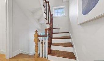 617 Avenue E, Bayonne, NJ 07002